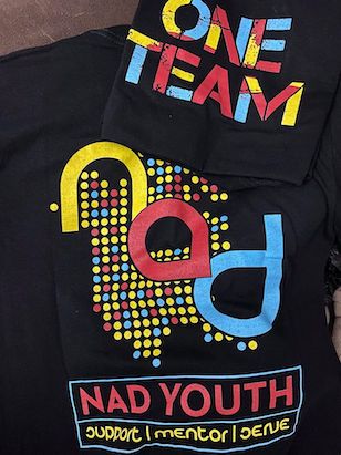 Camiseta Negra One Team | del Ministerio juvenil
